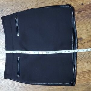 WHBM trimmed and lined black mini skirt zipper details ♥️